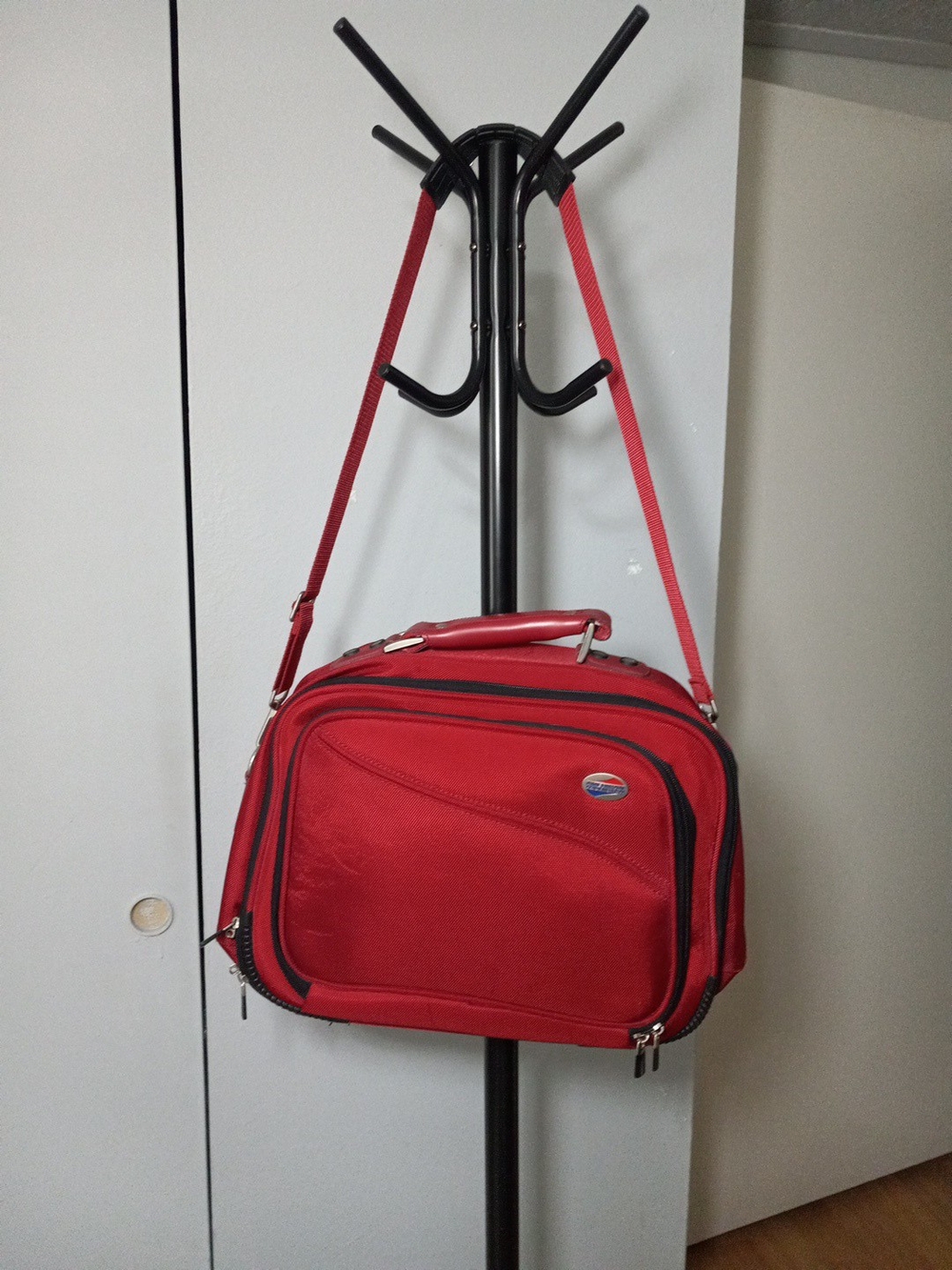 America Tourister Classic Red Carry On Travel Bag with Shoulder Strap
